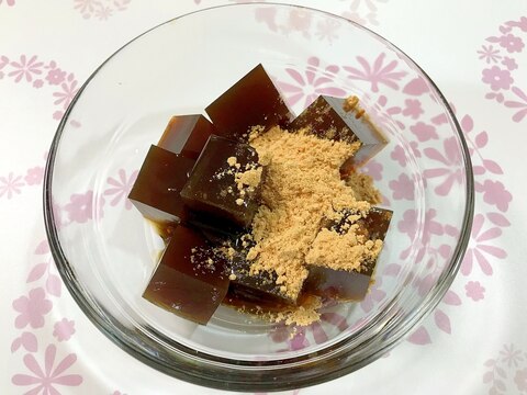 ほうじ茶寒天の黒蜜きな粉がけ